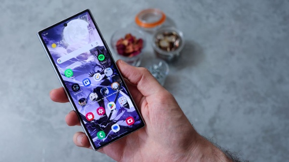 Samsung Galaxy Z Fold 6 review: a creative AI studio but no camera champ