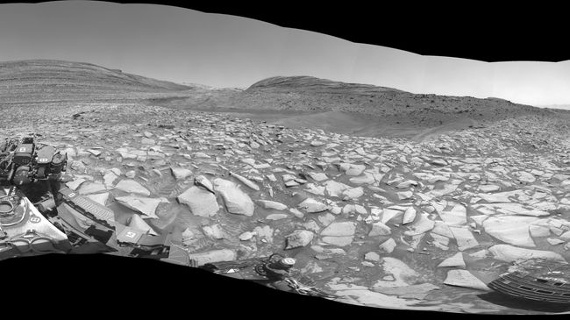 Curiosity rover follows possible Mars river remnant