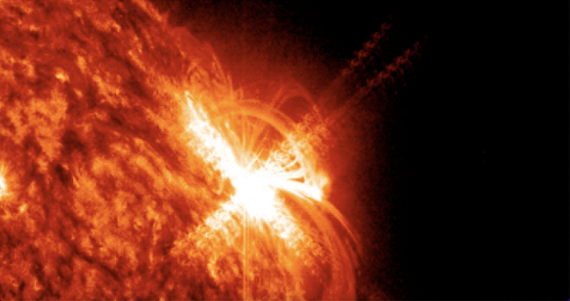 Sun unleashes powerful X2-class flare (video)
