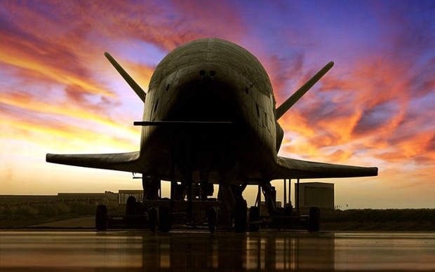 Air Force's X-37B robotic space plane wings past 500 days in Earth orbit