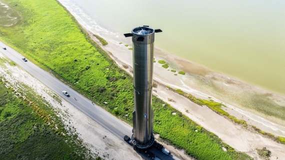 Super Heavy booster rolls to pad ahead of 5th test flight