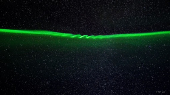 Watch rare 'aurora curls' ripple through northern lights