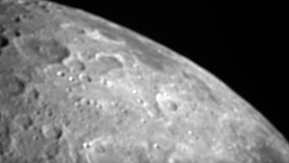NASA's tiny CAPSTONE probe snaps 1st photo of the moon