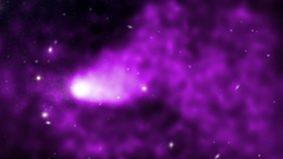 Galaxy group blasts out record-breaking tail of hot gas