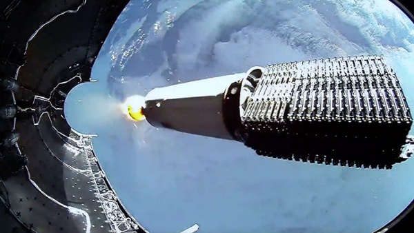 Fall back to Earth in stunning new SpaceX video