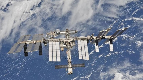 Russian space station module experiences leak