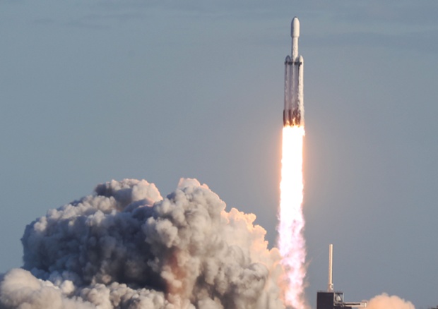 SpaceX Falcon Heavy rocket will launch internet satellite to serve Alaska in 2022