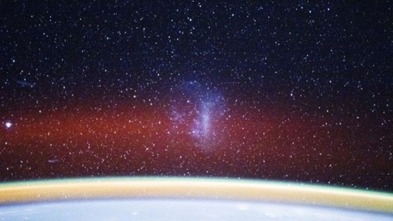 Photo of day: ISS astronauts spy airglow & dwarf galaxy