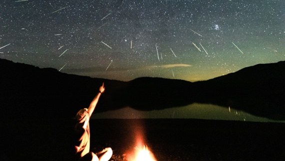 Perseid meteor shown brilliantly in this reader photo gallery