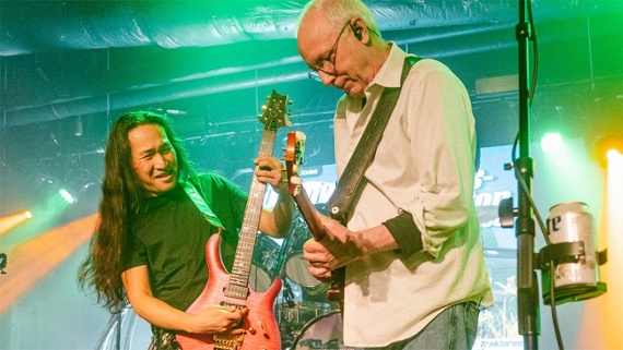 Watch Herman Li and Paul Reed Smith trade licks at a DragonForce show