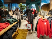 NEW YORK, NEW YORK - DECEMBER 24: Last-minute Christmas shoppers browse in Aritzia on December 24, 2025 in New York City. (Photo by Jeremy Weine/Getty Images)