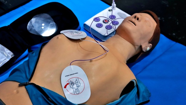 Paramedics may not all be using the best method for defibrillation, study hints