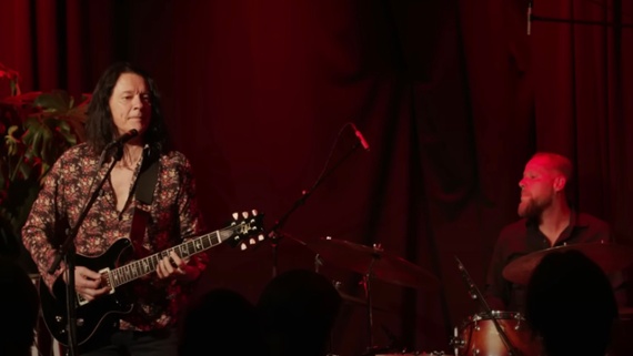 Watch Robben Ford take his signature PRS guitar for a debut spin at an intimate Helsinki club gig