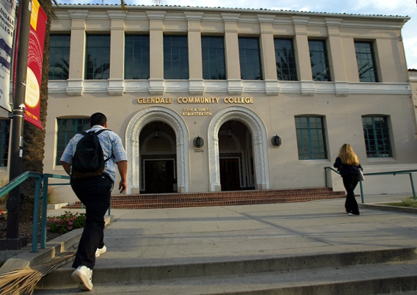 Students make their way towards entrance to Glendale Community College on Wednesday afternoon.Digital image taken on 01/07/04 (Photo by Mel Melcon/Los Angeles Times via Getty Images)