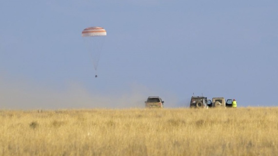 Record-setting NASA astronaut lands after 1 year in space