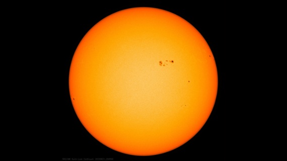 A giant sunspot the size of 3 Earths is facing us right now