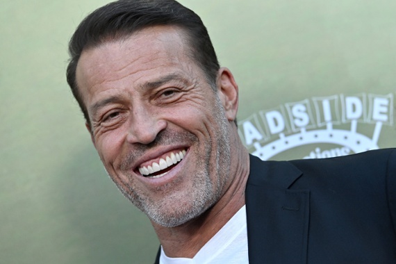 Leaders, coach thyself like Tony Robbins