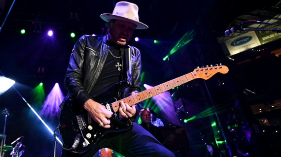 Watch Kenny Wayne Shepherd play Pink Floyd's Comfortably Numb on David Gilmour's Black Strat