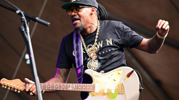 “Being afraid to try is not going to help you expand”: Eric Gales shares some of his best guitar playing tips