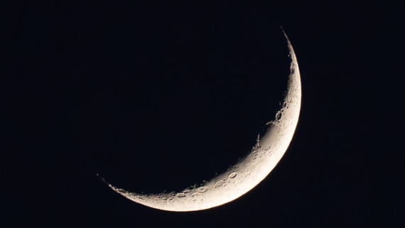 See a crescent moon shine with Saturn in the sky tonight