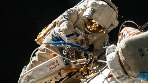 In photos: Astronaut Samantha Cristoforetti takes Europe's historic 1st female spacewalk