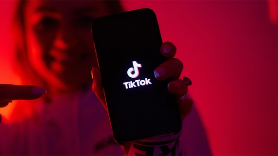 TikTok thinks teens should spend less time on TikTok