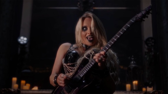 “Yes, that’s a real spider”: Sophie Lloyd’s Enter Sandman (Shred Version) adds extra fretboard flair to Metallica’s thrash classic – alongside some snakes and a tarantula named Rosie