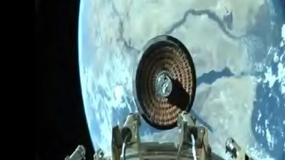 NASA flying saucer aces Mars heat shield test