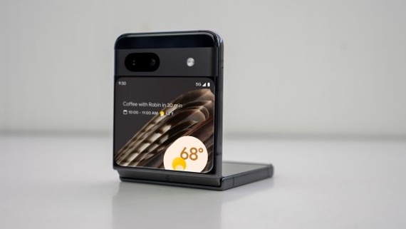 Google launched the Pixel Fold instead of a Pixel Flip — here's why
