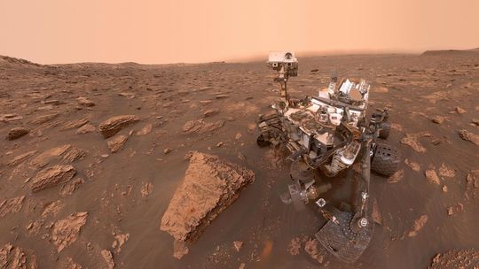 Alien sunsets, stone spiderwebs and mysterious doors: Curiosity's top 10 photos after 5,000 days on Mars