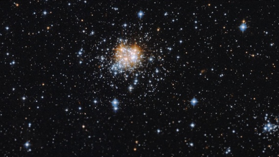 Hubble telescope spots magnificent open star cluster