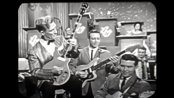 “It’s kind of a crazy sound”: Watch Eddie Peabody demo the obscure electric Banjoline on The Lawrence Welk Show in 1962