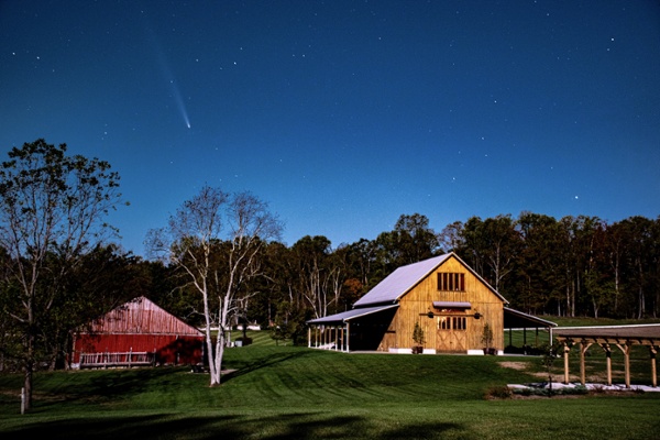 Comet Tsuchinshan-ATLAS lights up night sky in livestream