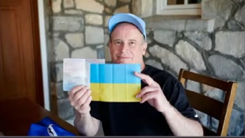 Blue Origin space tourist carries Ukrainian flag to space