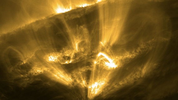 'Shooting stars' seen raining down on the sun for 1st time