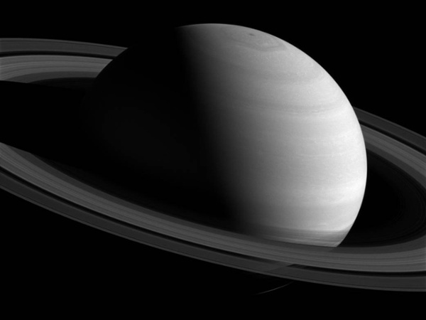 Dead Cassini probe sheds light on Saturn's rings