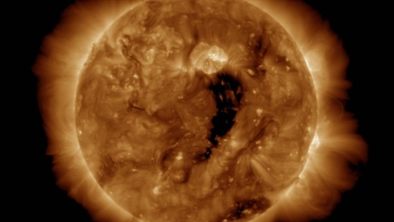 Solar storm from 'canyon-like' hole in the sun could hit Earth as soon as Thursday (Dec. 1)