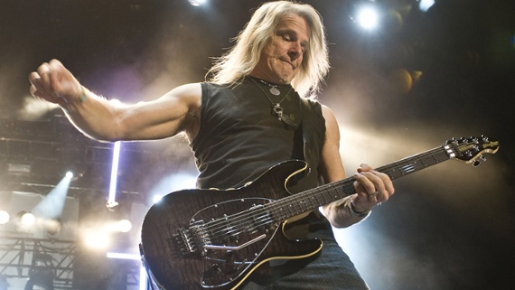 Steve Morse gives you a technique masterclass with this exclusive track and video lesson