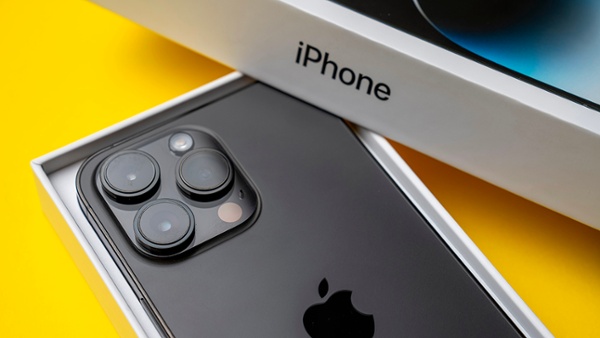 European ruling gives Apple an iPhone design dilemma