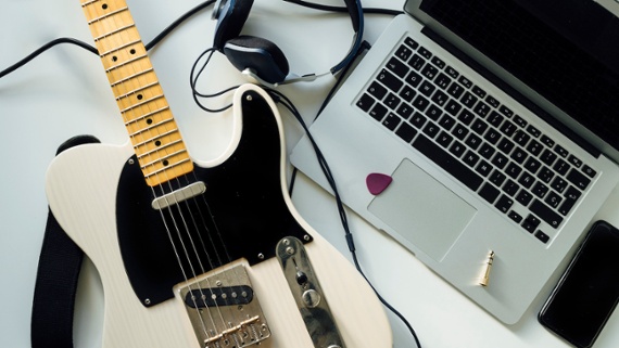 Fender Play vs Guitar Tricks: which is better?