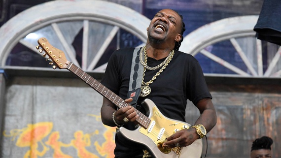 He’s considered one of the top blues guitarists in the world, but nobody plays pentatonics like Eric Gales – learn his tastiest licks