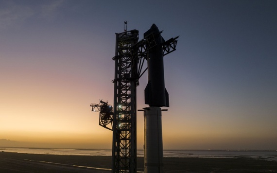 SpaceX stacks Starship and Super Heavy on launch pad ahead of orbital test flight (photos)