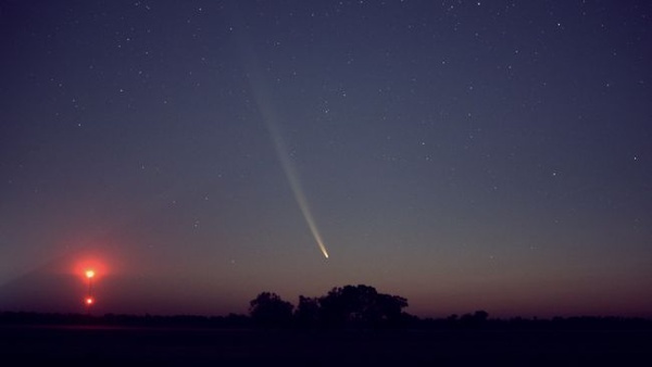 Comet Tsuchinshan-ATLAS emerging in the night sky