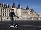 Paris tries to limit the scooter chaos