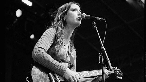 Grace Cummings: “There’s a certain warmth that you get out of an older guitar that’s been played and played and played”