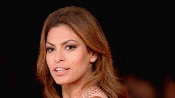 Eva Mendes' living room couch color is timeless and versatile – experts say it's never going out of style