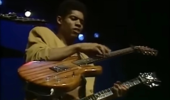 Steve Hackett called him “probably the most proficient tapper out there”: Watch underrated tapping genius Stanley Jordan apply his masterful technique to Stairway to Heaven – on two guitars at once