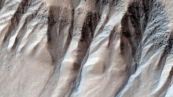 Water on Mars carved deep gullies and left a 'great puzzle'
