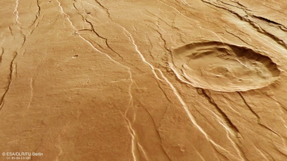 Stunning Mars images shows 'fingernail' gouging-like features