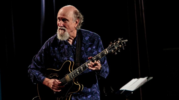 With credits spanning Miles Davis to John Mayer, John Scofield is one of jazz guitar’s most idiosyncratic players – and his mind-bending solo phrasing is a must-learn